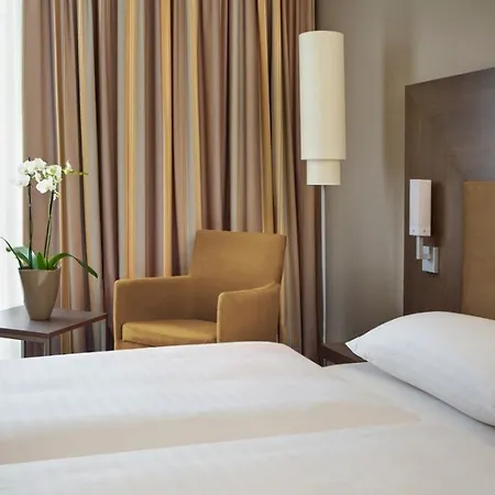 Intercityhotel 4*